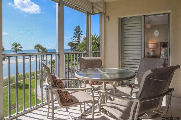 Romantic Getaways: Discovering Cozy Condo Rentals at Fort Myers Beach