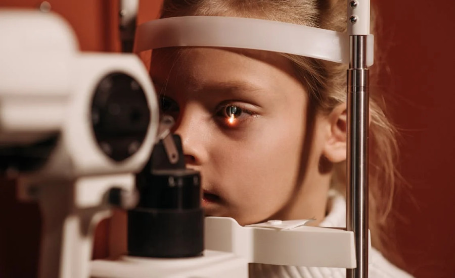 Keratoconus and Light Sensitivity: Causes and Effective Solutions